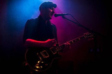 Amsterdam, Hollanda 18 Mart 2016: Rock grubu 77 Bombay Street'in paradiso konseri