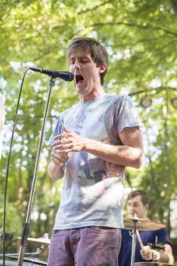 Nyon, İsviçre - 18 Temmuz 2017: İsviçreli rock grubu Alice Roosevelt'in Paleo Festivali'nde vitrin konseri