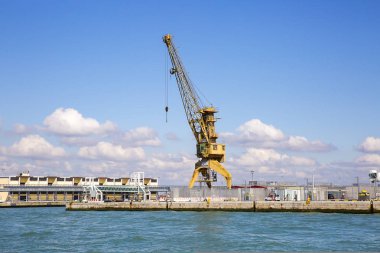 Yükleme ve boşaltma için vinç liman, Venedik, İtalya