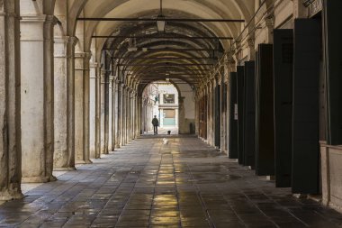 Eski Atari geçiş ayak şekilde Venedik İtalya günbatımı ışığı