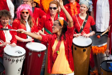 Amsterdam, Hollanda, 30 Nisan 2014: resmi ulusal bayram Kral günü kutlaması - Koningsdag - Kral Willem'in doğum gününü kutlamak için her yıl 30 Nisan'da tüm ülkede düzenlendi