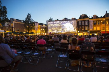 Amsterdam, Hollanda - 25 Ağustos 2016: Dünya Sineması Amsterdam'da, 18-27/08/2016 tarihleri arasında düzenlenen dünya film festivali Marie Heinekenplein'de Filipin filmi Blanka'nın açık hava gösterimi