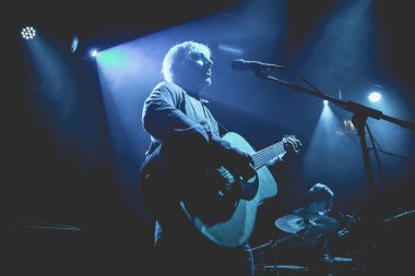 Amsterdam, Hollanda - 01 Mart 2018: Amerika şarkıcı ve gitarist Lee Ranaldo Bitterzoet Paradiso Amsterdam Konseri. Lee Ranaldo Sonic Youth'un eski bir üyesiydi.;