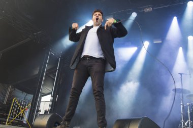 Traena, Norveç - 6 Temmuz 2017: Amerikalı blues rock grubu Rafferty'nin Traenafestival'deki konseri, küçük Traena adasında müzik festivali