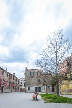 Geleneksel tarihi yapıları olan Venedik meydanı ya da meydanı 