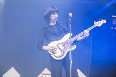 Nyon, İsviçre - 19 Temmuz 2017: Konser od İngiliz rock grubu Temples at Paleo Festivali