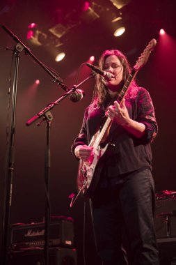 Amsterdam, Hollanda - 22 Ekim 2017: Amerikalı alternatif rock grubu Breeders'ın 1989'da Kim Deal of the Pixies tarafından Amsterdam'daki Venue Melkweg'de kurduğu konseri