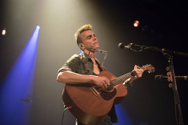 Amsterdam, Hollanda - 2 Kasım 2017: İsrailli şarkıcı Asaf Avidan'ın Amsterdam'daki Venue Melkweg konseri