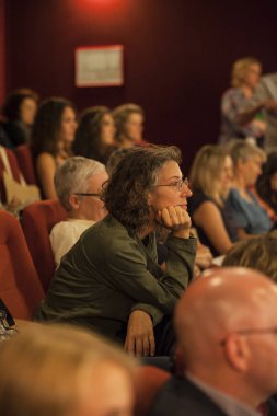 Amsterdam, Hollanda - 18 Ağustos 2016: Dünya Sineması Amsterdam'ın açılış töreninde izleyiciler, 18-27/08/2016 tarihleri arasında düzenlenen dünya film festivali