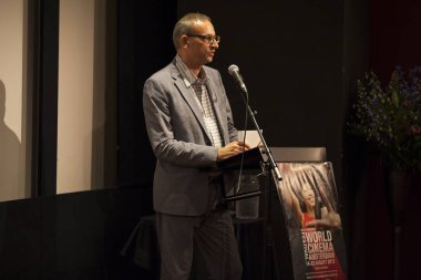 Amsterdam, Hollanda - 22 Ağustos 2015: Dünya Sineması Amsterdam festivali sırasında Rialto Sineması'nda ödül töreni, 14-23/08/2015 tarihleri arasında düzenlenen dünya film festivali. Kazanan Necktie Gençlik için yönetmen Sibs Shongwe oldu.