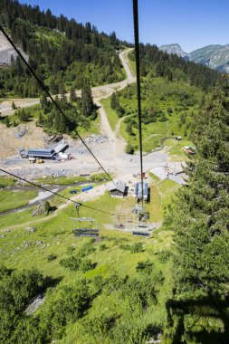 yaz aylarında alp manzara sandalye asansör, Alpler dağ masif, Kanton Vaud ve Valais, İsviçre Alpleri, İsviçre görüntülenen