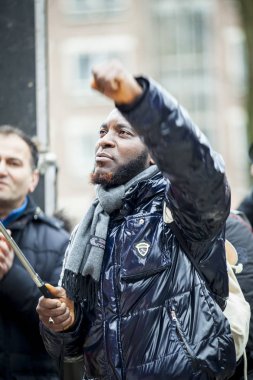 Amsterdam, Hollanda - 6 Şubat 2016: Irkçılığı ve İslamofobi'yi protesto etmek için düzenlenen 