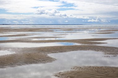 Deniz kıyısı manzarası, Royan, Fransa yakınlarındaki Garonne haliçleri.