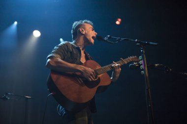 Amsterdam, Hollanda - 2 Kasım 2017: İsrailli şarkıcı Asaf Avidan'ın Amsterdam'daki Venue Melkweg konseri