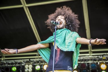 Amsterdam, Hollanda - 3 Temmuz 2016: Amsterdam Roots Open Air'de alternatif Electro-Hip Hop Faslı grup N3rdistan konseri, Oosterpark'ta ücretsiz halk kültür festivali düzenlendi