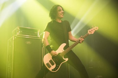 Amsterdam, Hollanda - 19 Mart 2017: Kanadalı hard rock heavy metal grubu Danko Jones'un Melkweg konseri