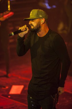 Amsterdam, Hollanda - 1 Temmuz 2016: kültürel ve dünya müzik festivali Roots Amsterdam kapsamında Melkweg'de reggae şarkıcıları Gentleman ve Ky-Mani Marley konseri