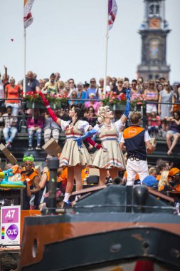 Amsterdam, Hollanda - 1 Ağustos 2015: Katılımcıların korunması insan hakları ve sivil eşitlik - Prinsengracht, Amsterdam Eşcinsel gurur geçit için yıllık olay