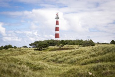 Bornrif olarak bilinen Ameland Deniz Feneri'nin görünümü, Hollanda'nın Frizya Adaları'ndan biri olan Hollanda adası Ameland'da, Hollanda'nın Kuzey Denizi kıyısında yer alan bir deniz feneridir.
