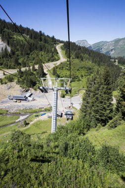 yaz aylarında alp manzara sandalye asansör, Alpler dağ masif, Kanton Vaud ve Valais, İsviçre Alpleri, İsviçre görüntülenen