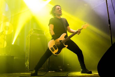 Amsterdam, Hollanda - 19 Mart 2017: Kanadalı hard rock heavy metal grubu Danko Jones'un Melkweg konseri