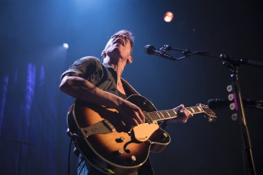 Amsterdam, Hollanda - 2 Kasım 2017: İsrailli şarkıcı Asaf Avidan'ın Amsterdam'daki Venue Melkweg konseri