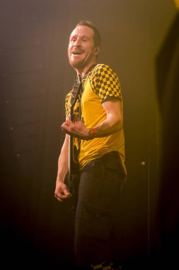 Amsterdam, Hollanda -16 Nisan 2017: Bosnalı rock müzik grubu Dubioza Kolektiv'in konseri Melkweg'de