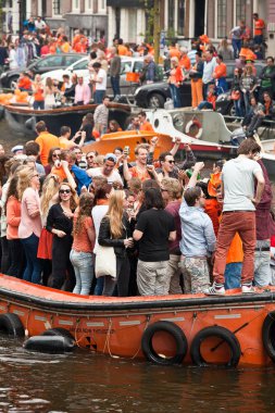 Amsterdam, Hollanda, 30 Nisan 2014: resmi ulusal bayram Kral günü kutlaması - Koningsdag - Kral Willem'in doğum gününü kutlamak için her yıl 30 Nisan'da tüm ülkede düzenlendi