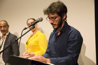 Amsterdam, Hollanda - 22 Ağustos 2015: Dünya Sineması Amsterdam festivali sırasında Rialto Sineması'nda ödül töreni, 14-23/08/2015 tarihleri arasında düzenlenen dünya film festivali. Kazanan Necktie Gençlik için yönetmen Sibs Shongwe oldu.