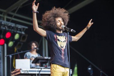 Amsterdam, Hollanda - 3 Temmuz 2016: Amsterdam Roots Open Air'de alternatif Electro-Hip Hop Faslı grup N3rdistan konseri, Oosterpark'ta ücretsiz halk kültür festivali düzenlendi