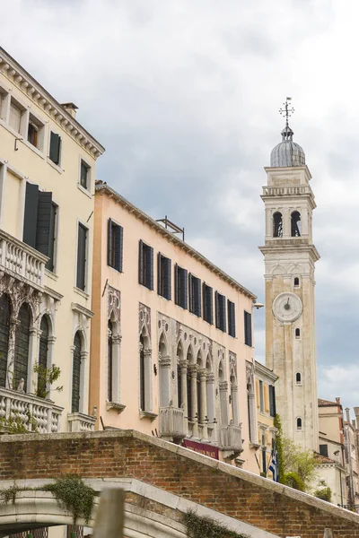 Mały Kanał Dzwonnicą Kościoła Chiesa San Giorgio Dei Greci Campanile — Zdjęcie stockowe