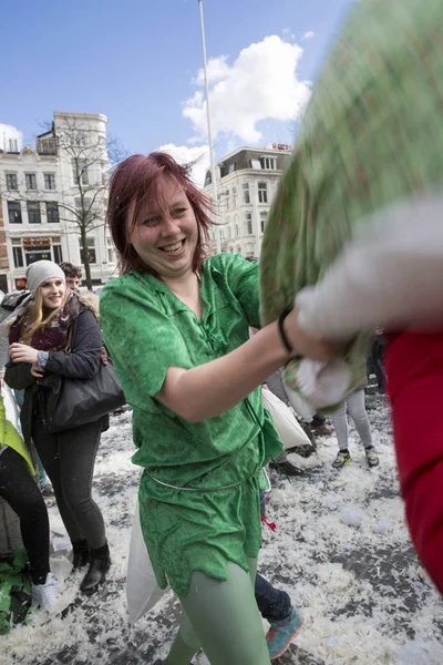 Ámsterdam Países Bajos Holanda Septentrional Sábado Abril 2015 Pillow Fight —  Fotos de Stock