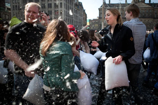 Ámsterdam Países Bajos Holanda Septentrional Sábado Abril 2014 Pelea Almohadas —  Fotos de Stock