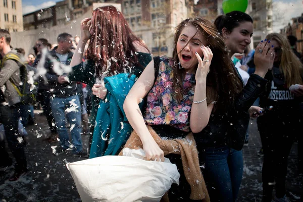 Ámsterdam Países Bajos Holanda Septentrional Sábado Abril 2014 Pelea Almohadas —  Fotos de Stock