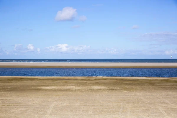 空海滩在岛 Ameland 在荷兰 — 图库照片