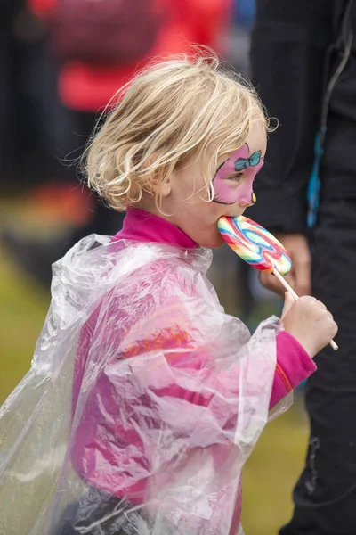 Traena Norwegen Juli 2015 Kleines Mädchen Mit Geschminktem Gesicht Beim — Stockfoto