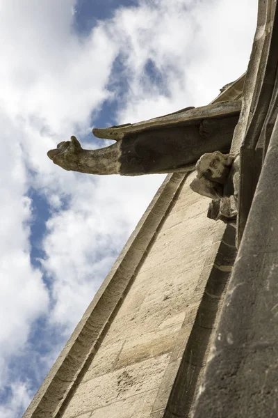 フランス ボルドーの聖ミシェル教会の尖塔のガーゴイル — ストック写真