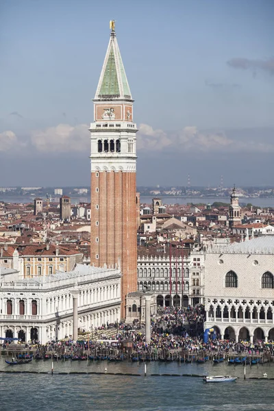 Venedik landmark, hava piazza san marco veya st mark kare, campanile ve ducale veya doge Sarayı görüntüleyin. İtalya, Avrupa.