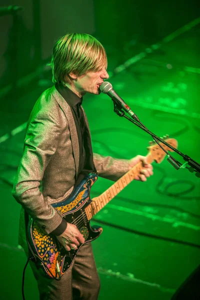 Amsterdam, Hollanda - 21 Şubat 2016: İngiliz psychedelic rock grubu Kula Shaker'ın Paradiso konser salonunda ki Albüm albümü K 2.0 için konseri