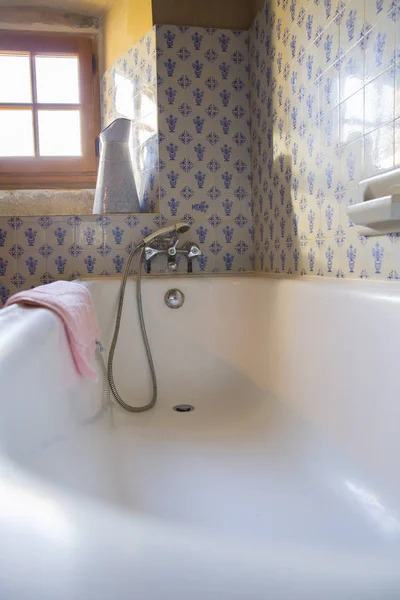 Vintage Bathroom Blue Tiles Enamel Ewer — Stock Photo, Image