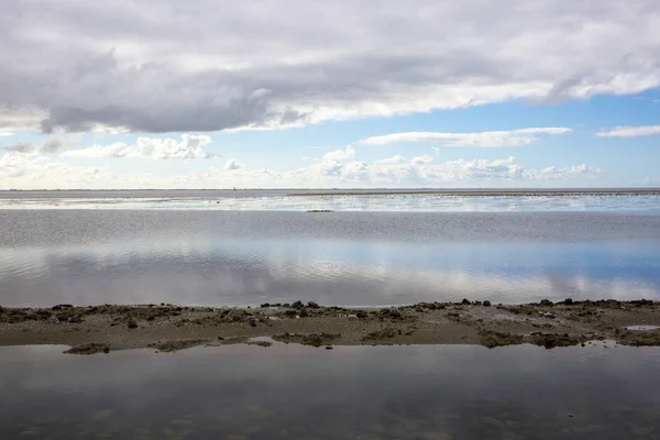 Kustlijn Van Ameland Island Met Uitzicht Waddenzee Met Wolken Toeristische — Stockfoto