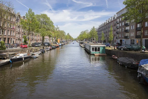 Amsterdam Nederländerna Maj 2017 Perspektivvy Canal Lennepkade Bordade Med Båtar — Stockfoto