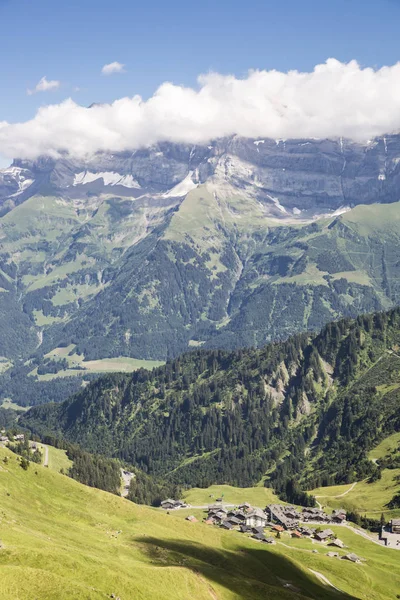 Paisagem Alpina Verde Bucólica Verão Maciço Montanhoso Dos Alpes Suíços — Fotografia de Stock