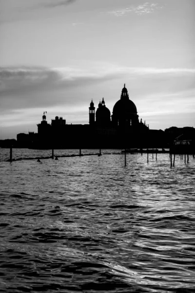 サンタ マリア デッラ サルテ大聖堂とプンタ デッラ ドガーナのロマンチックな景色 ヴェネツィア イタリア — ストック写真