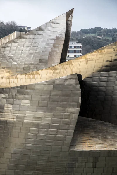 Bilbao, İspanya - 19 Mart 2015: Niki Saint Phalle sergisi sırasında Bilbao'daki Guggenheim Müzesi (27 Haziran 7, 2015) , Biscay, Bask Ülkesi, İspanya