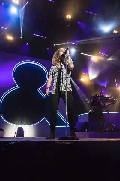 Nyon, İsviçre - 19 Temmuz 2017: Fransız pop şarkıcısı Julien Dore'un Paleo Festivali'ndeki konseri