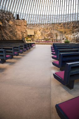 Helsinki, Finlandiya - 11 Kasım 2014: Timo ve Tuomo Suomalainen tarafından tasarlanan ve 1969 yılında açılan Temppeliaukio Kilisesi 'nin (Rock Church) modern iç mimarisi