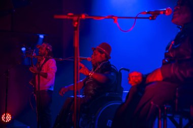 Utrecht, Hollanda - 11 Aralık 2016: Kongolu grup Mbongwana Star'ın Utrecht'teki Tivoli Vredenburg konseri