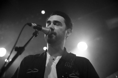 Amsterdam, Hollanda - 4 Ekim 2017: Amerikalı rock şarkıcısı Hanni El Khatib'in Bitterzoet Paradiso konseri