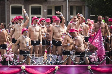 Amsterdam, Hollanda - 1 Ağustos 2015: Katılımcıların korunması insan hakları ve sivil eşitlik - Prinsengracht, Amsterdam Eşcinsel gurur geçit için yıllık olay